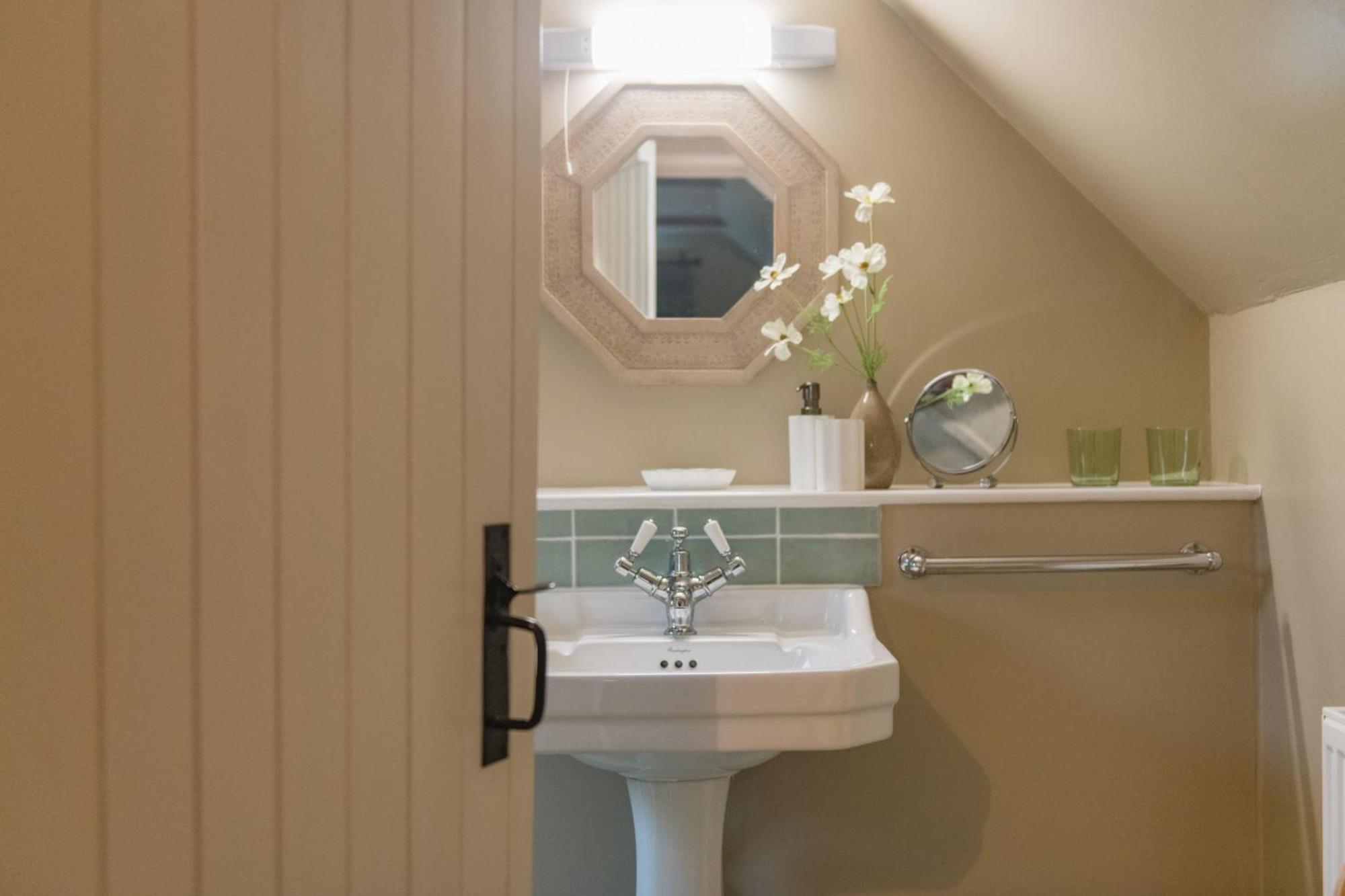 Crow Cottage By Bloom Stays Faversham Exteriör bild